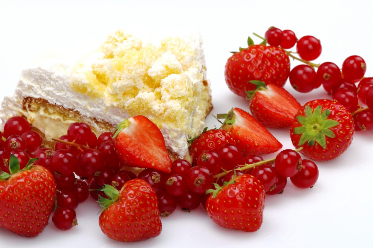 torta al cioccolato bianco e AdobeStock 95913112
