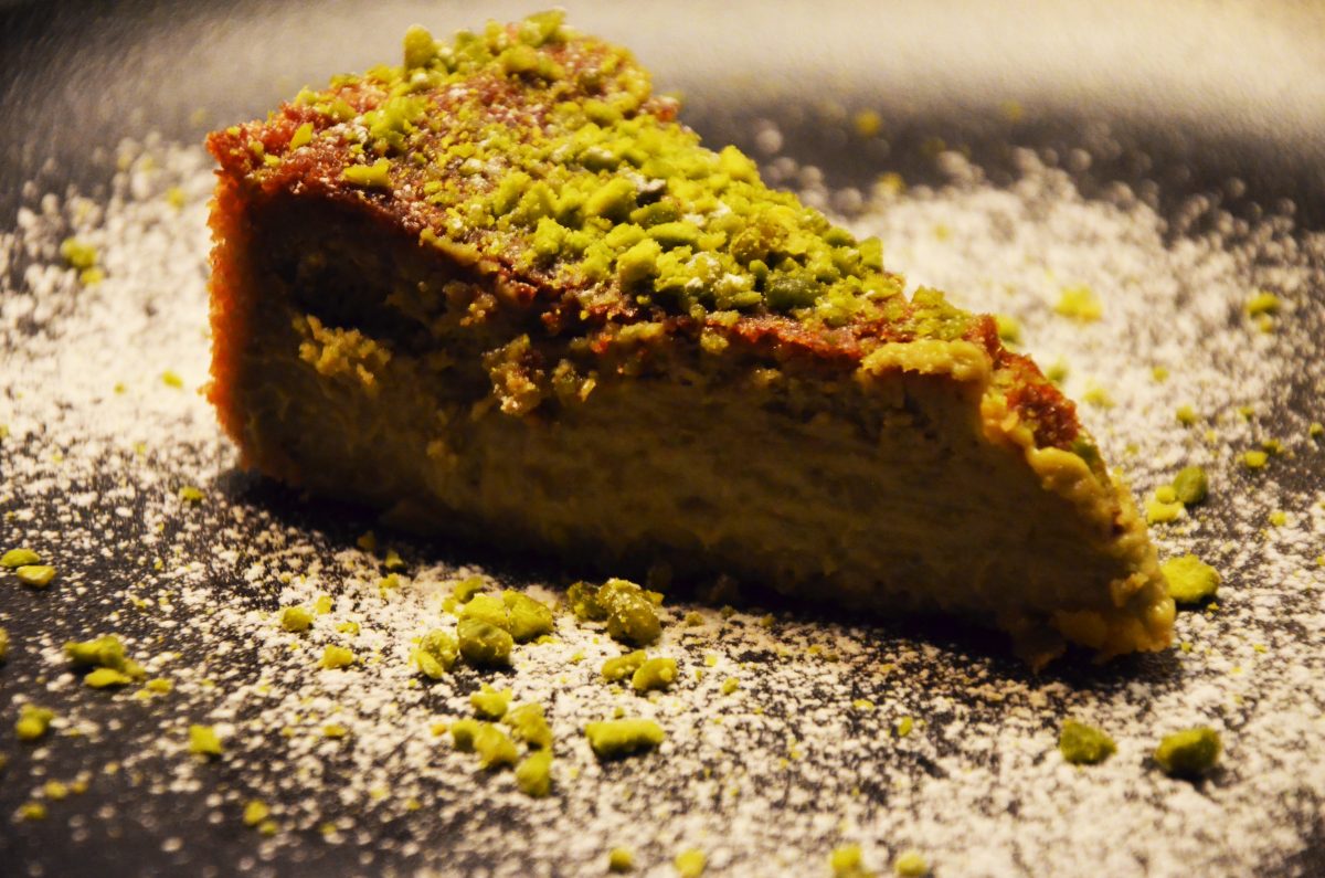 torta al pistacchio morbidissima e AdobeStock 169520596