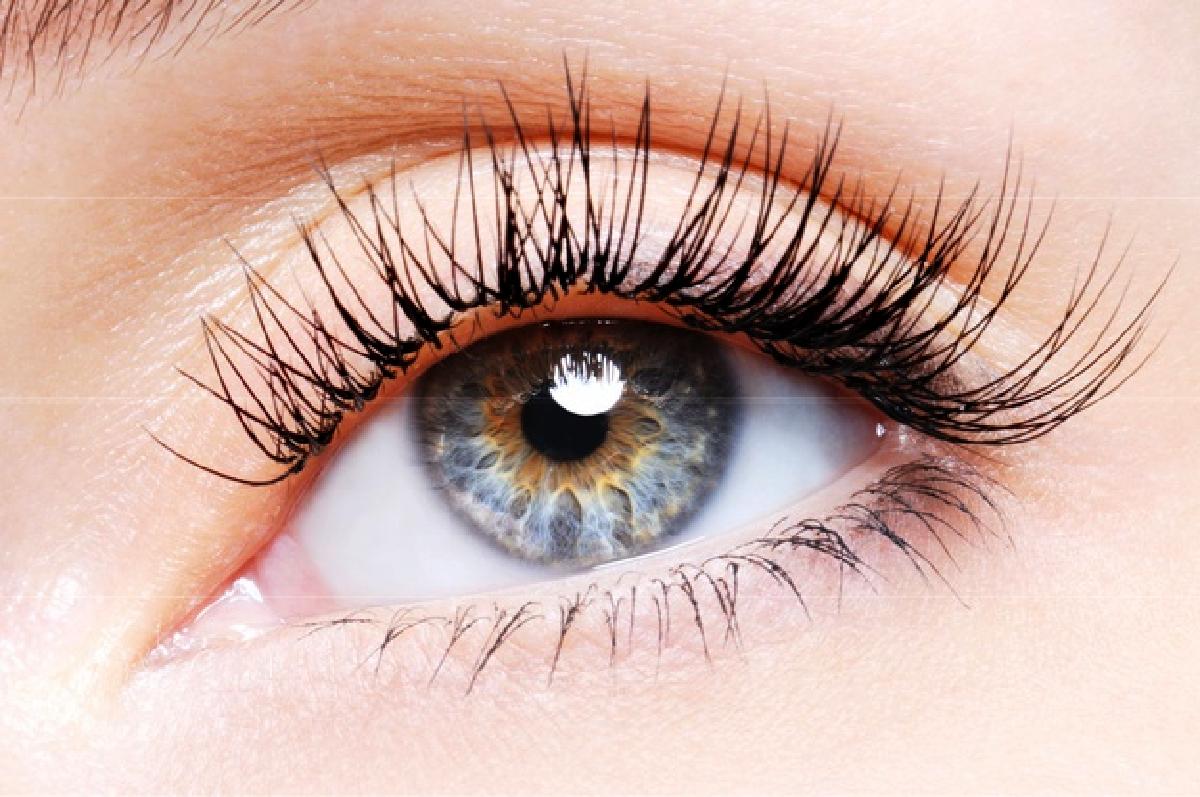 fai crescere ciglia lunghe e woman eye with curl false eyelashes low angle view 186202 5248