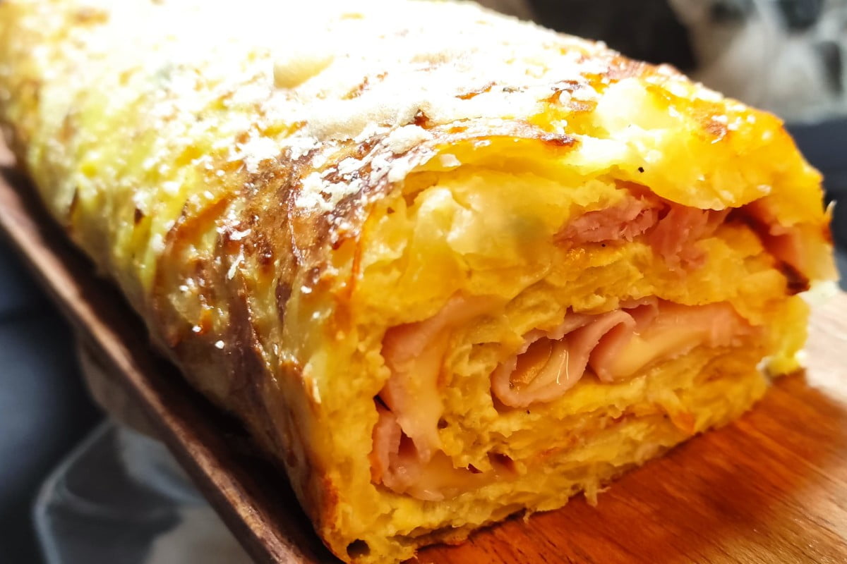 il rotolo ripieno con le il rotolo ripieno con le rotolo di patate ripieno