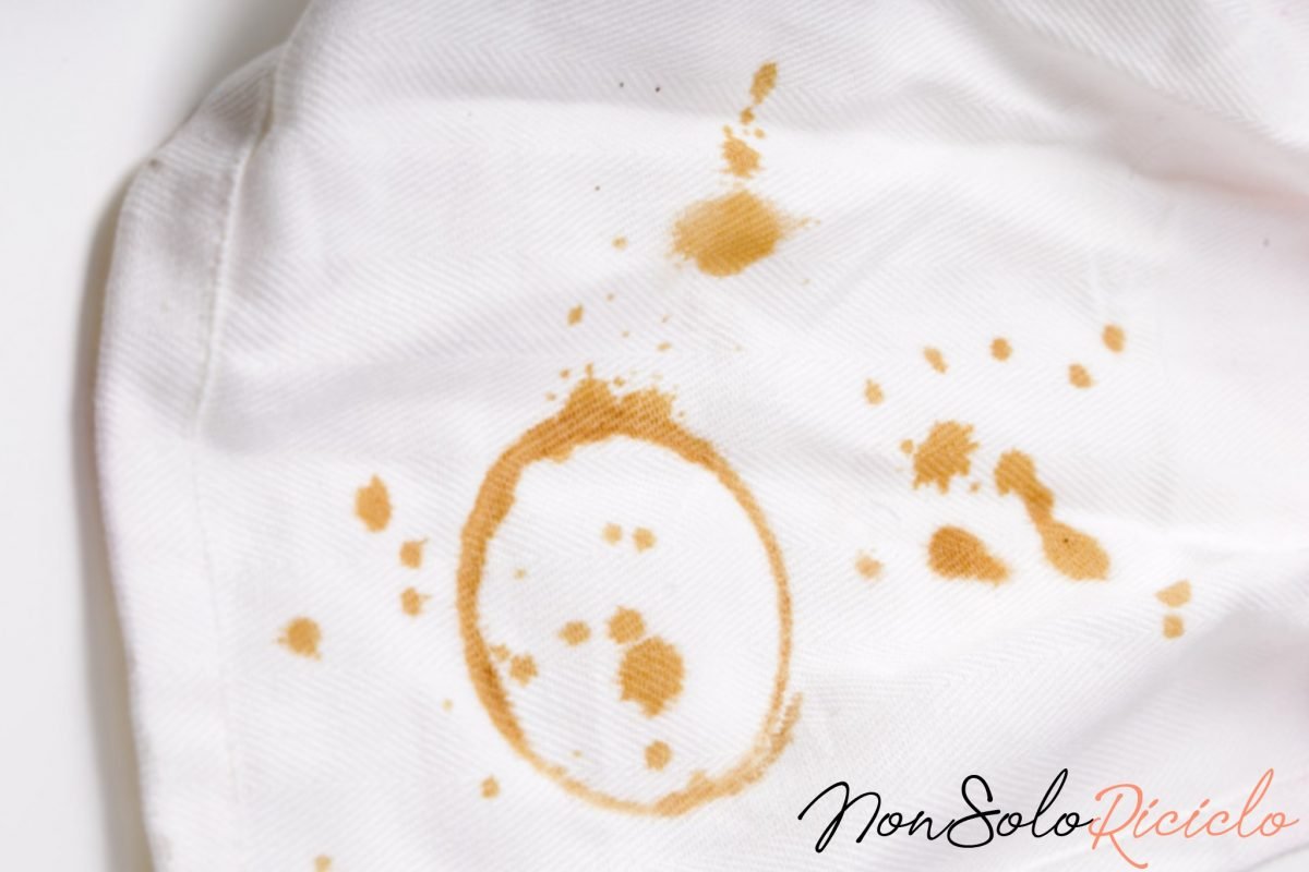 macchie ostinate sulla tovaglia eliminatele 1