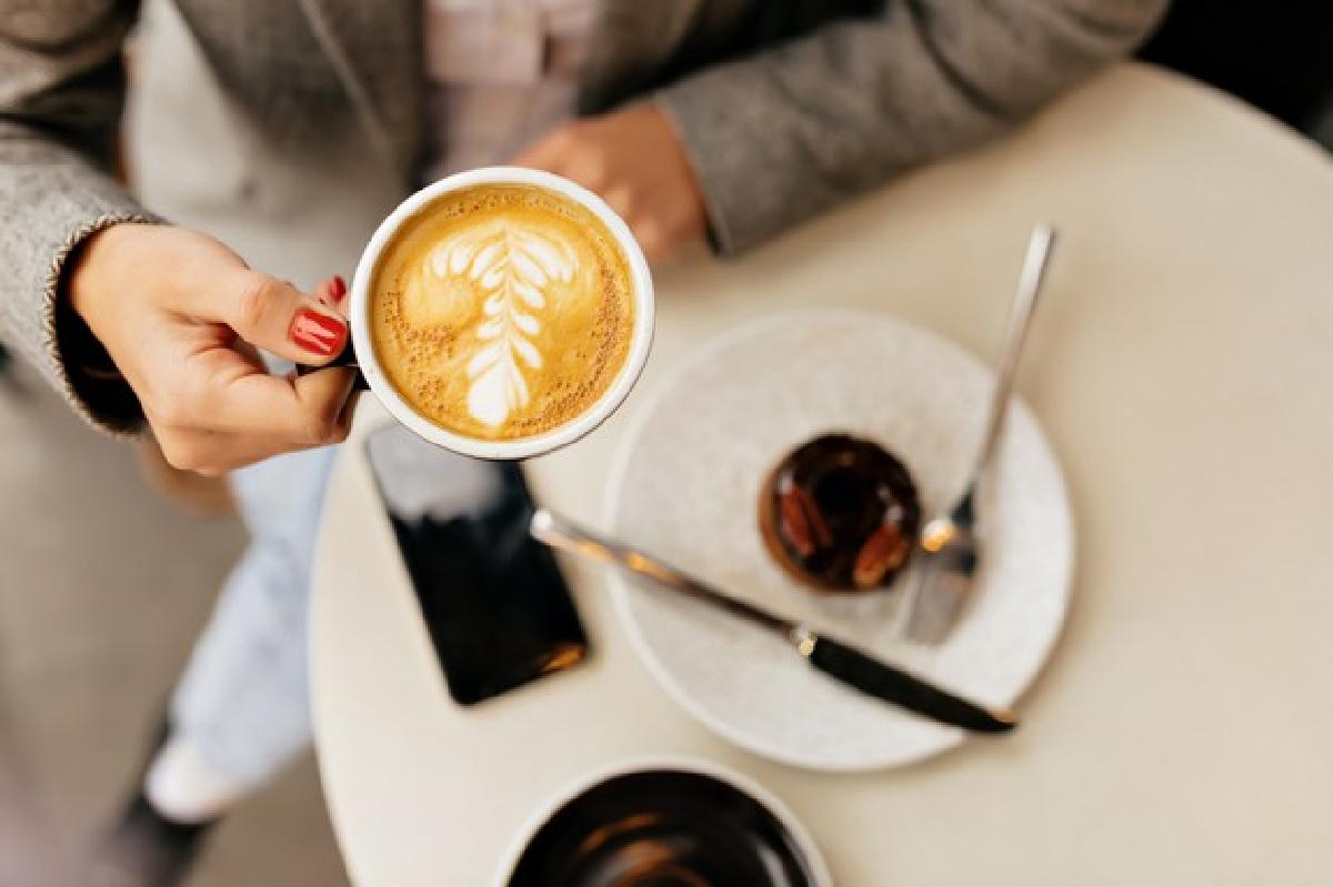 prima colazione quali sono gli frame young woman holds cup coffee outside cafe with dessert 291650 645