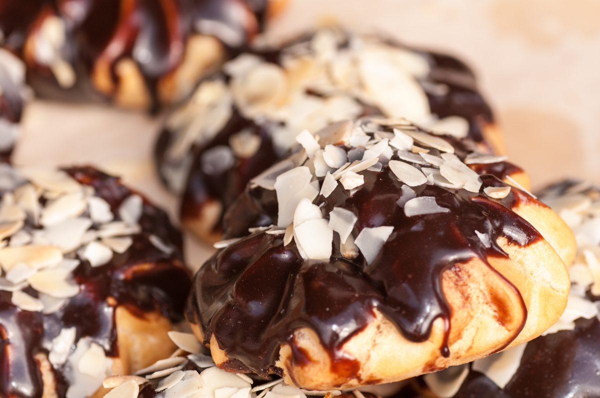profiterole a modo mio ricetta AdobeStock 180177775