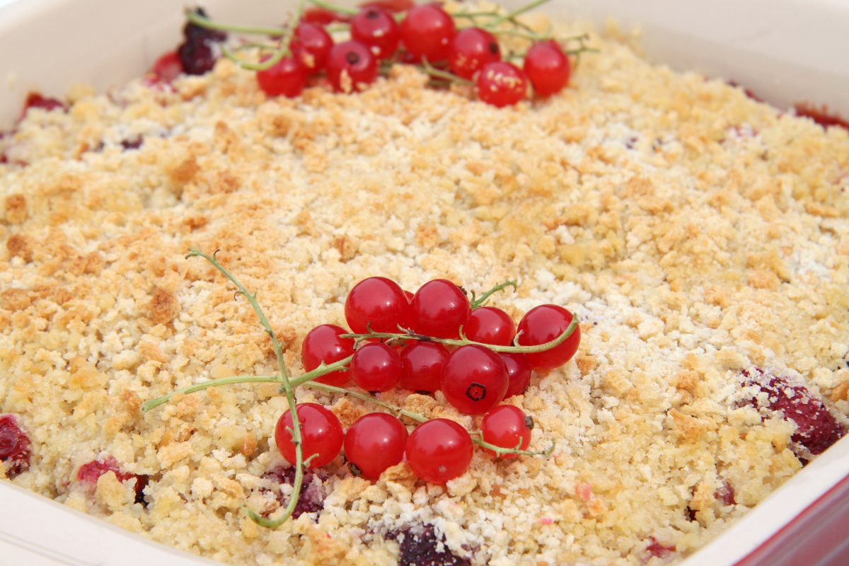 sbriciolata crema e fragole AdobeStock 31319814