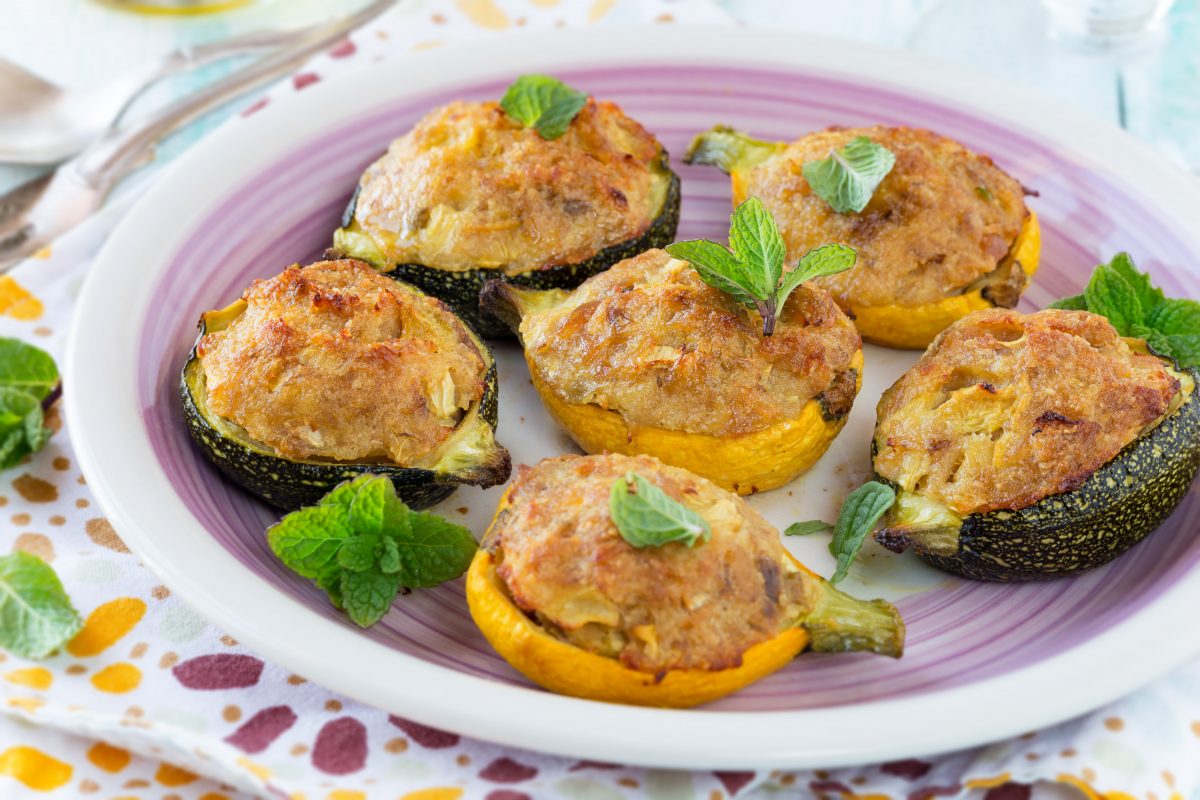 zucchine ripiene al forno la AdobeStock 259871680