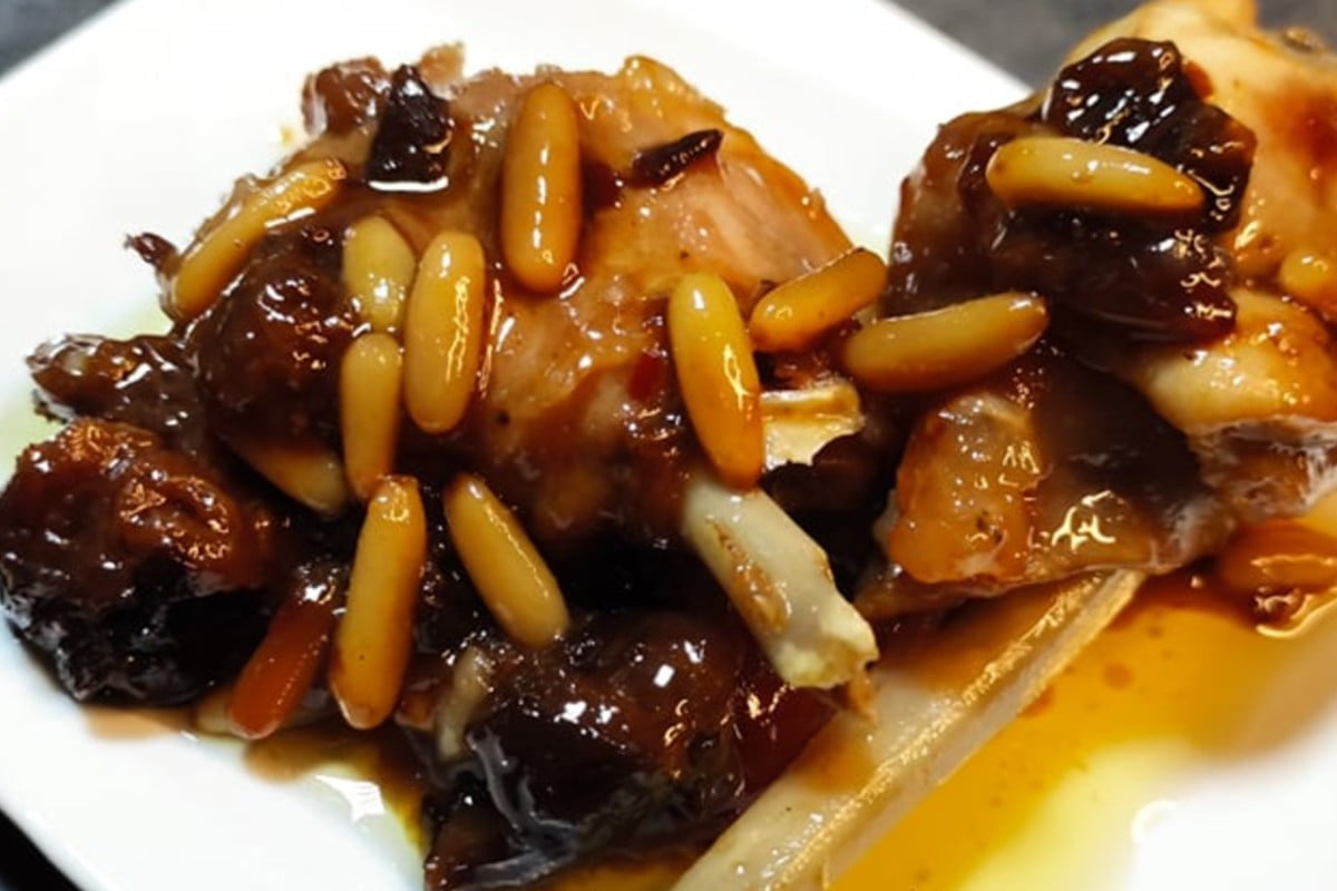 come cucinare il coniglio con coniglio con prugne e pinoli