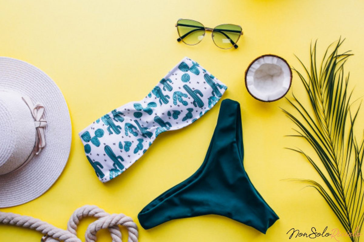 costumi da bagno colorati e 2