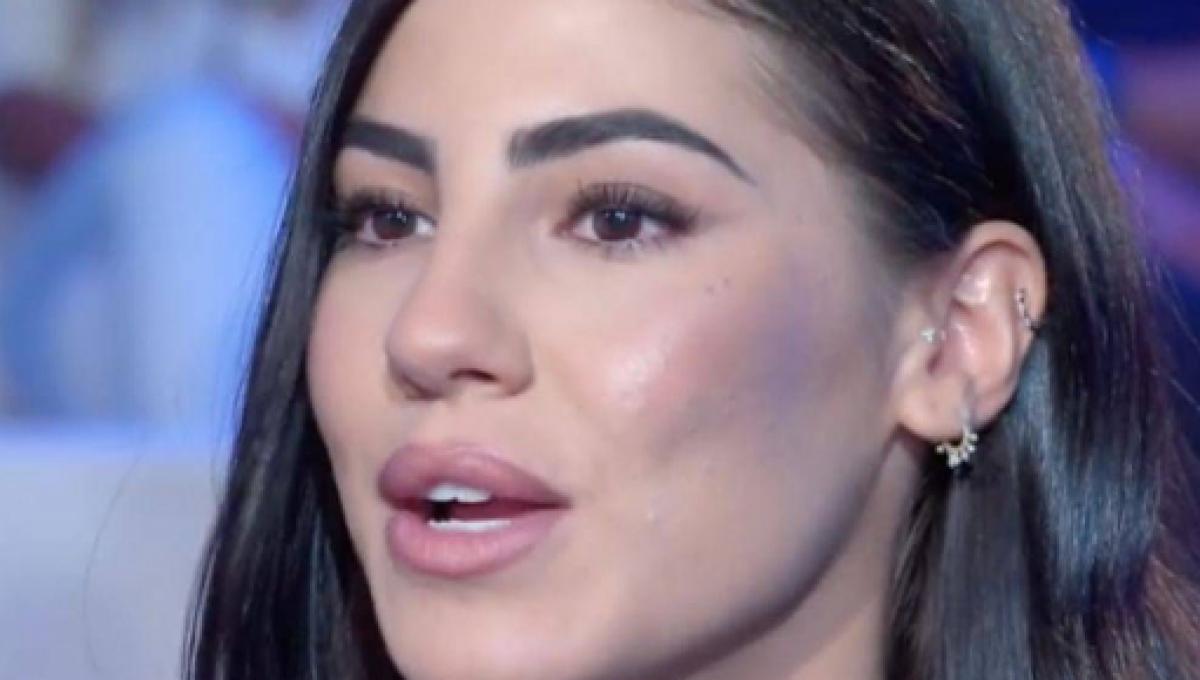 giulia de lellis rivela ad giulia de lellis commossa su instagram mia nonna non sta bene non sono tranquilla 2495430