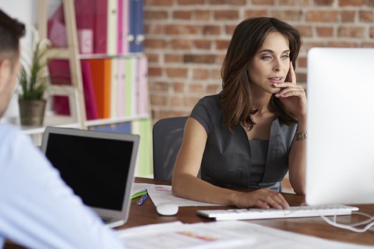 lavoro davanti al computer quali close up people working office 329181 16312