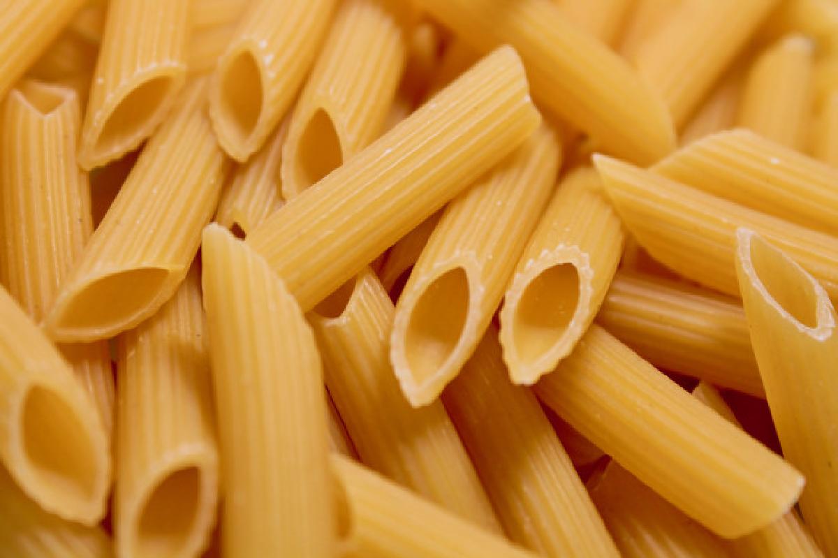 penne rigate quali sono le penne rigate pasta background 74685 27