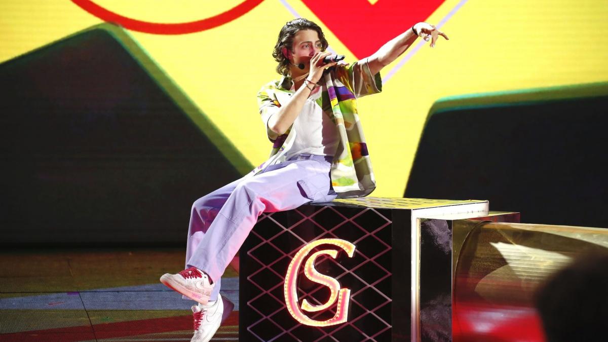 sangiovanni si esibisce a battiti sangiovanni ripercorre la sua esperienza ad amici 20 2630074