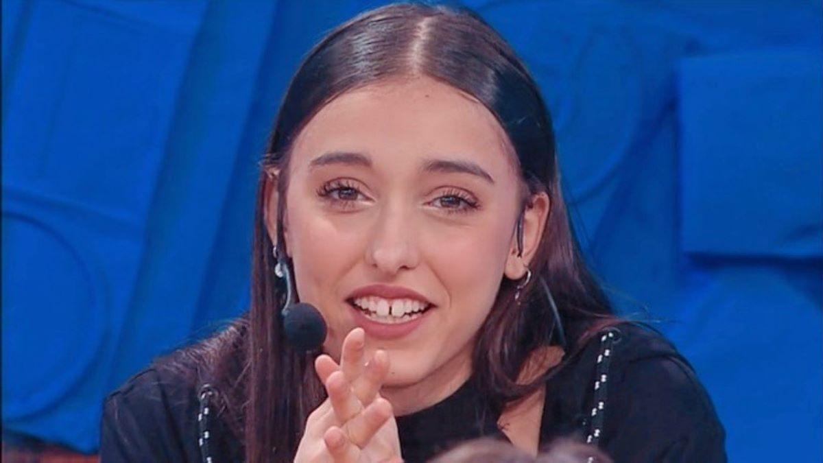 amici 21 il talent show amici giulia stabile criticata da fan per nuovo progetto in tv si e ridotta a fare gavettoni 2635406