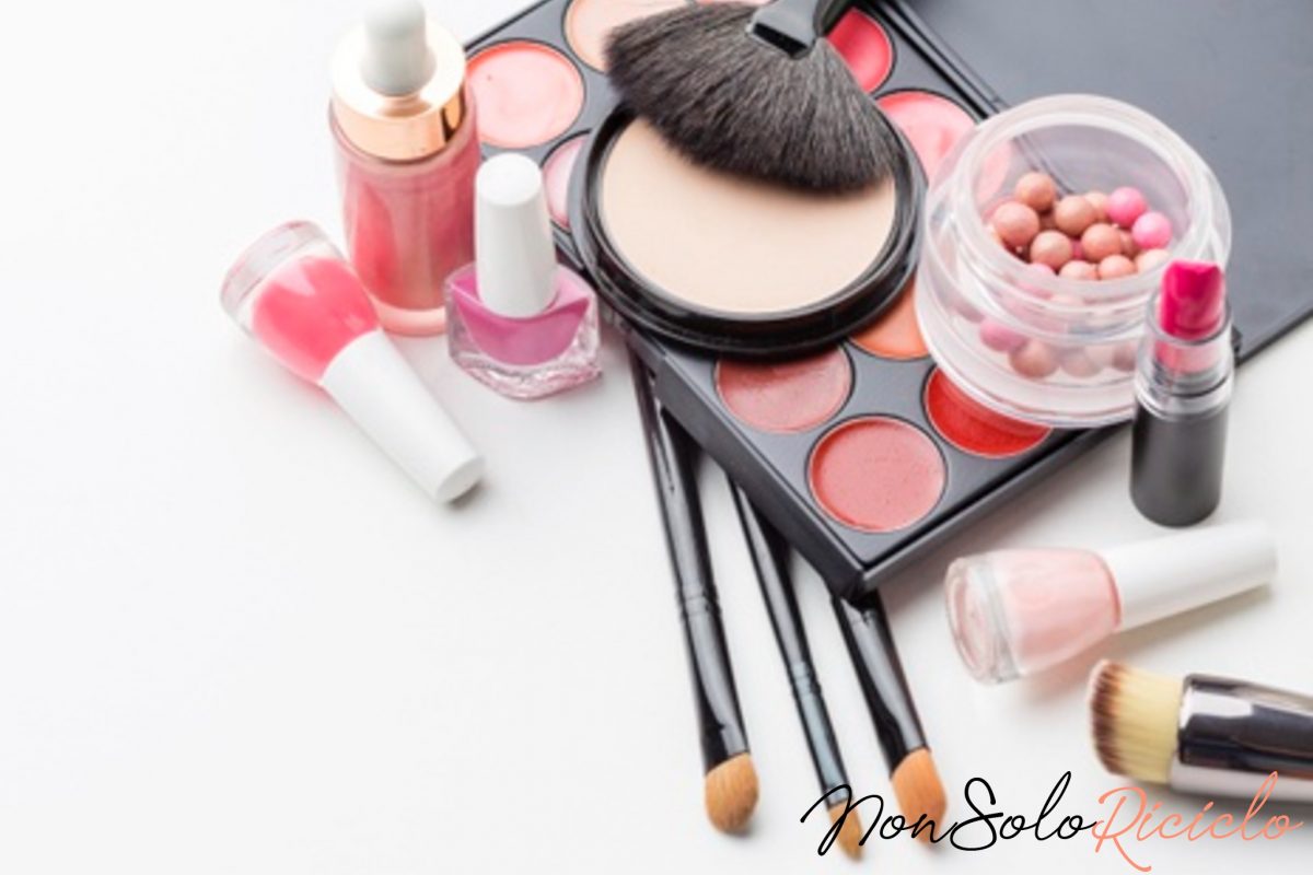 gli indispensabili del trucco ecco 2