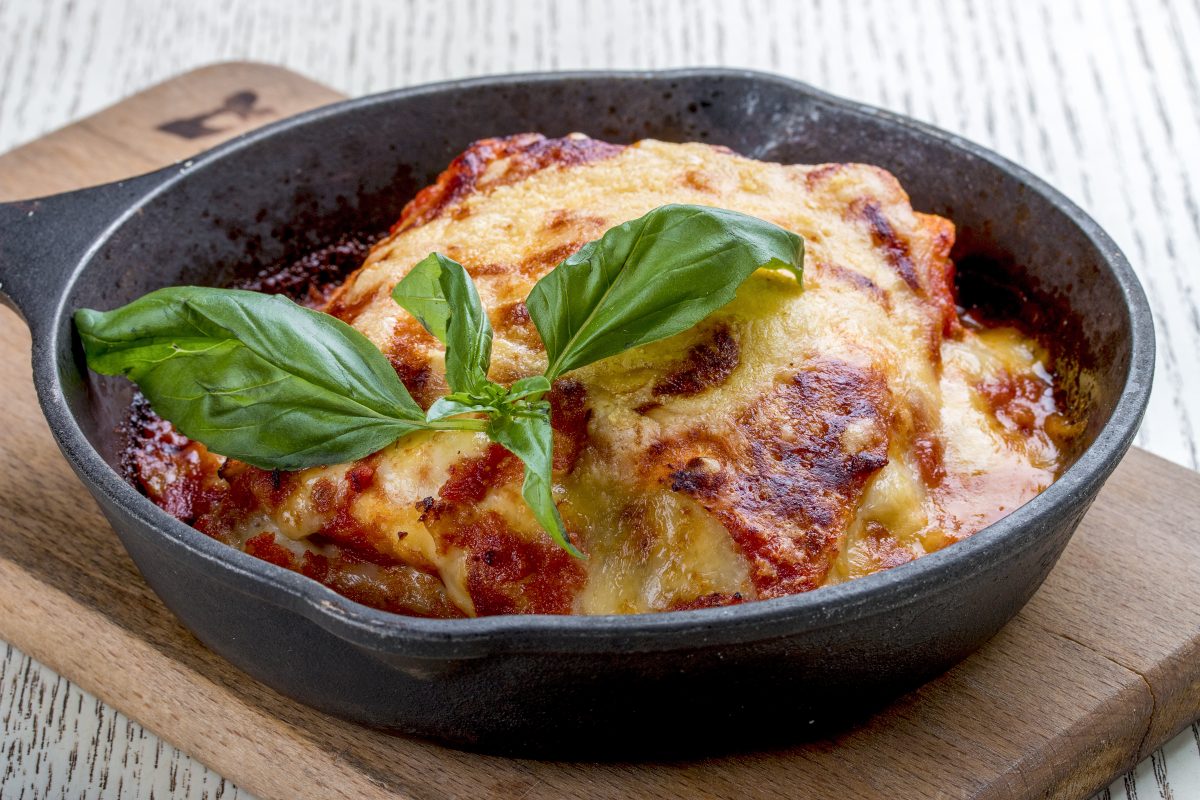 lasagne in padella con pomodoro AdobeStock 263755055
