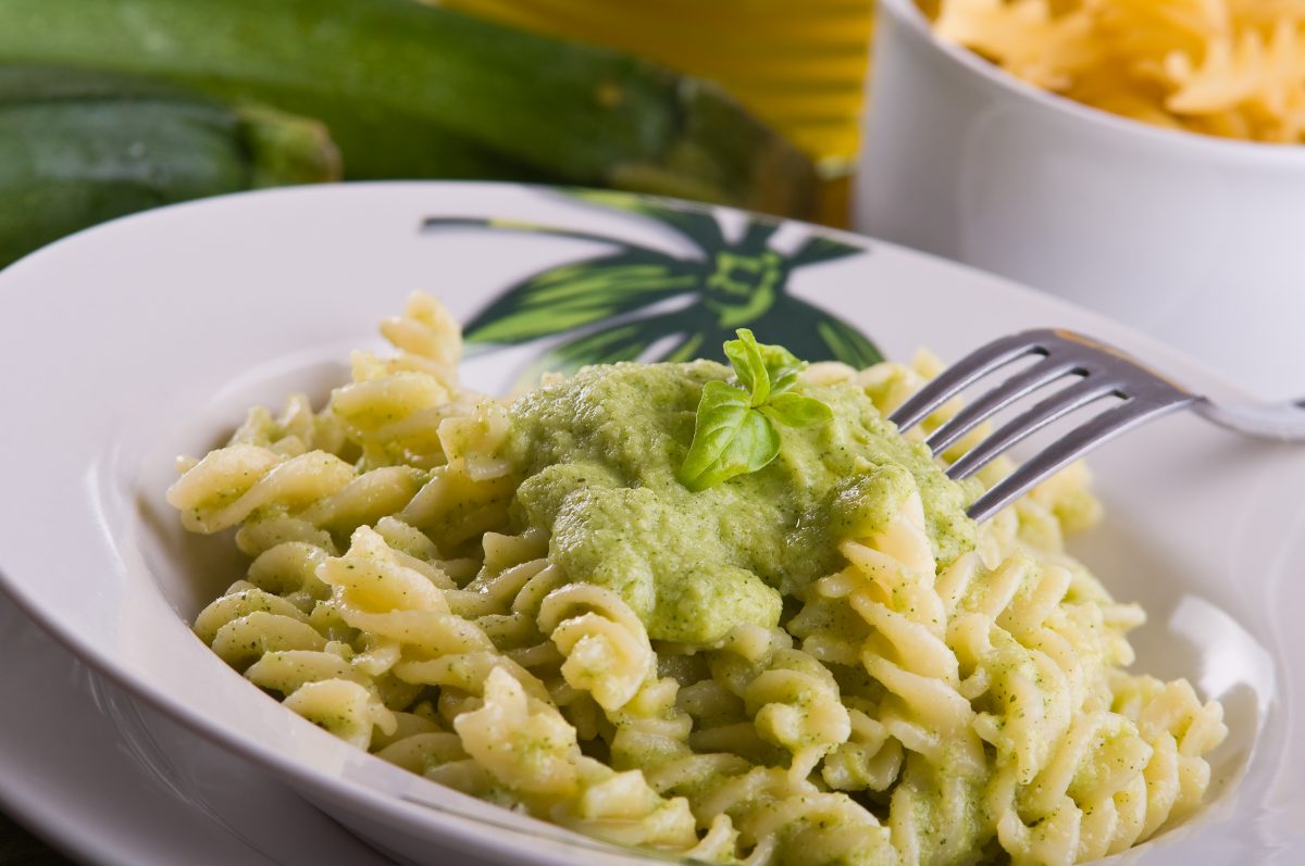 pasta con crema di zucchine AdobeStock 46689338