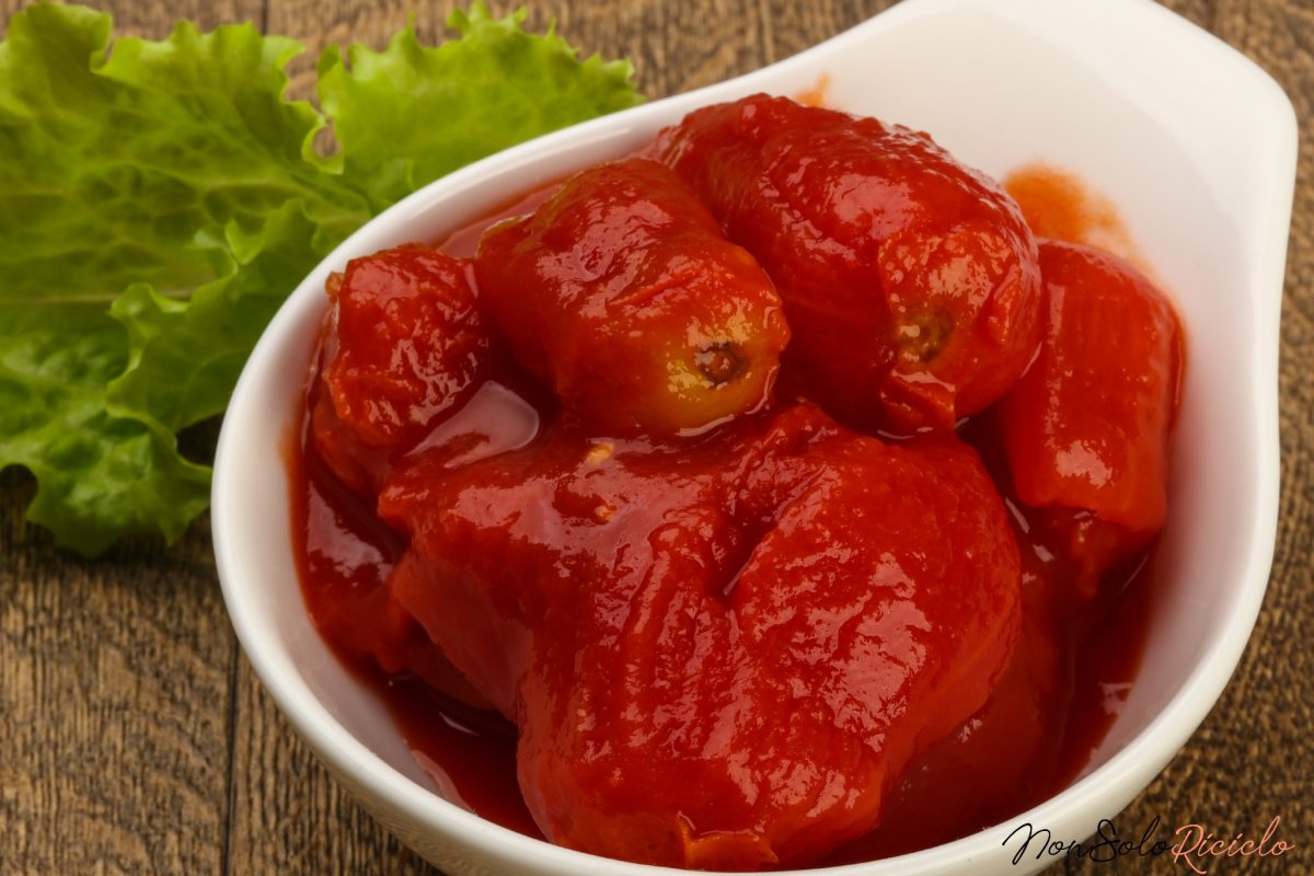 pelare i pomodori in un 4