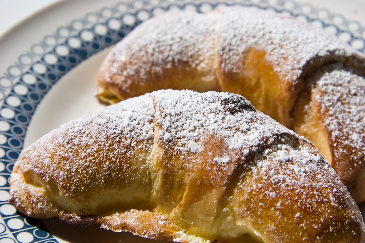 yogurt miele latte e farina AdobeStock 25995368