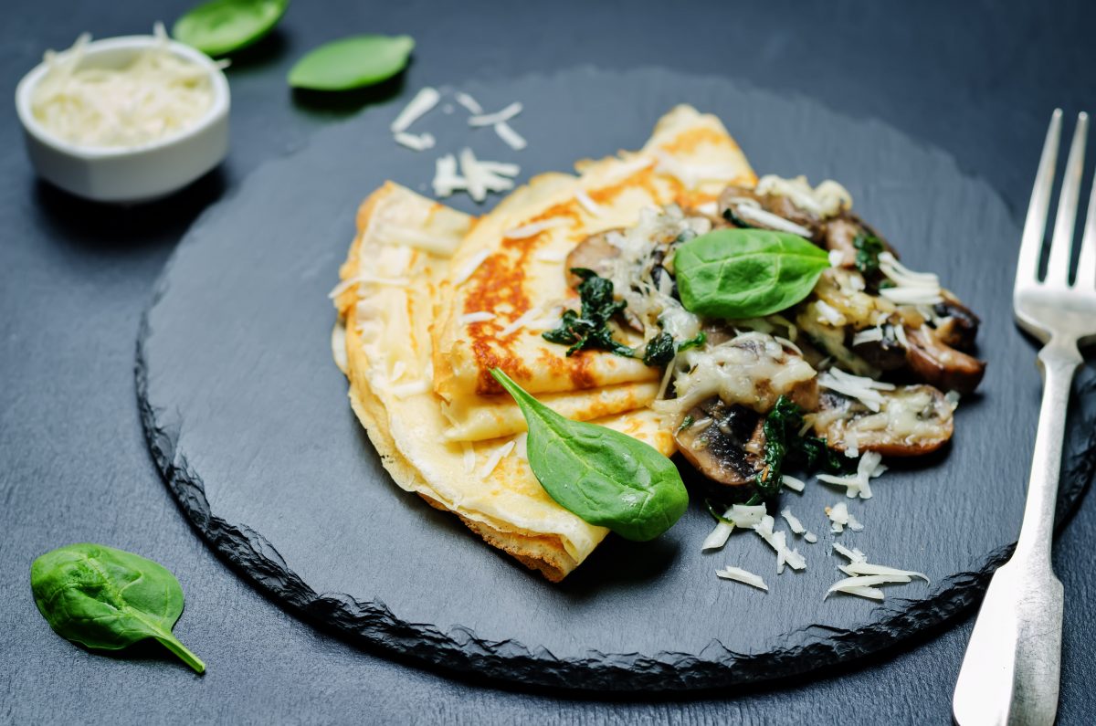 crespelle di ceci con funghi AdobeStock 214133884