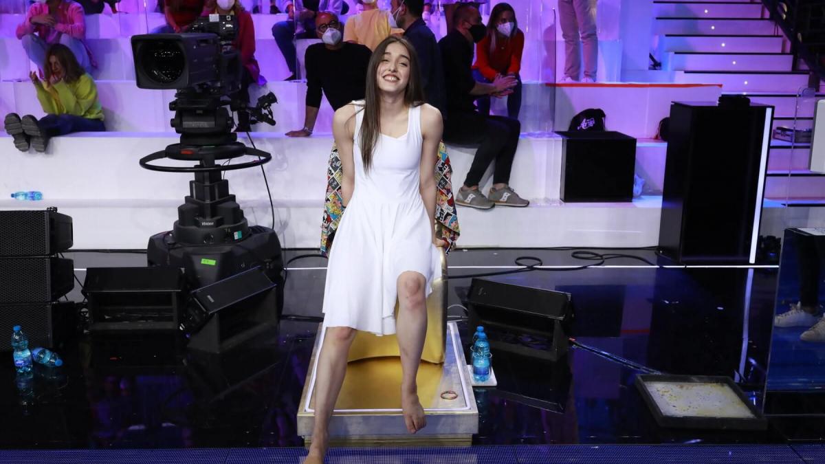 giulia stabile trionfa allevento in amici giulia stabile retroscena su maria de filippi 2653560