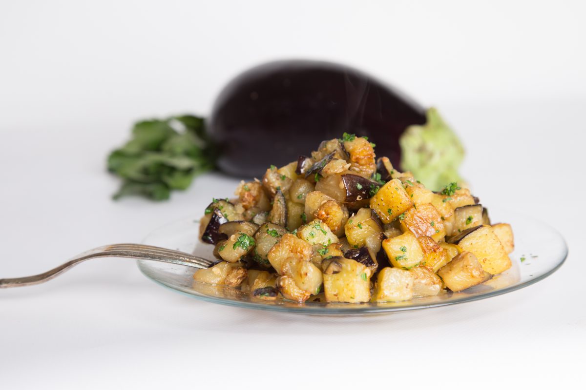 melanzane morbidissime fritte nella friggitrice AdobeStock 123913370