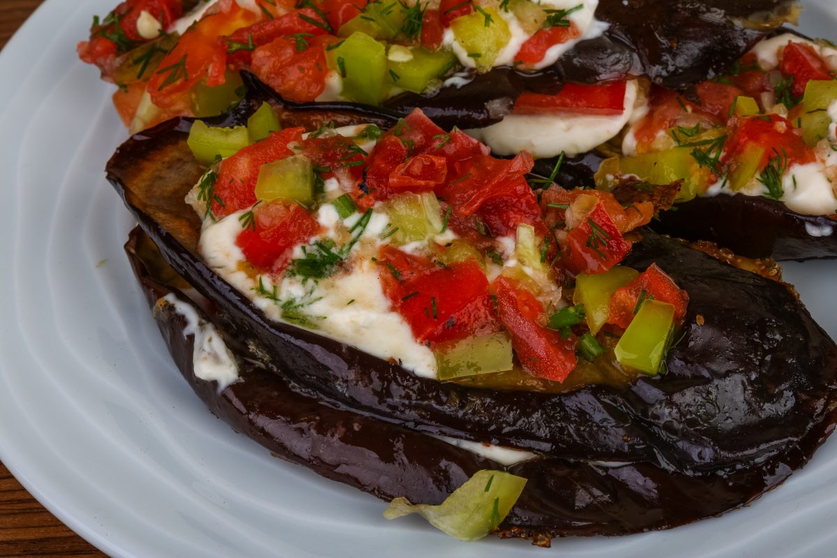 melanzane saporite ripiene di verdure AdobeStock 96166391