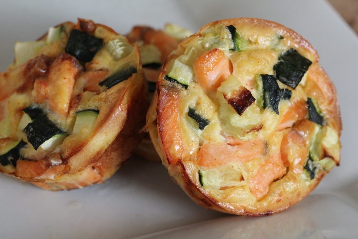 muffin salati con zucchine e AdobeStock 321690680