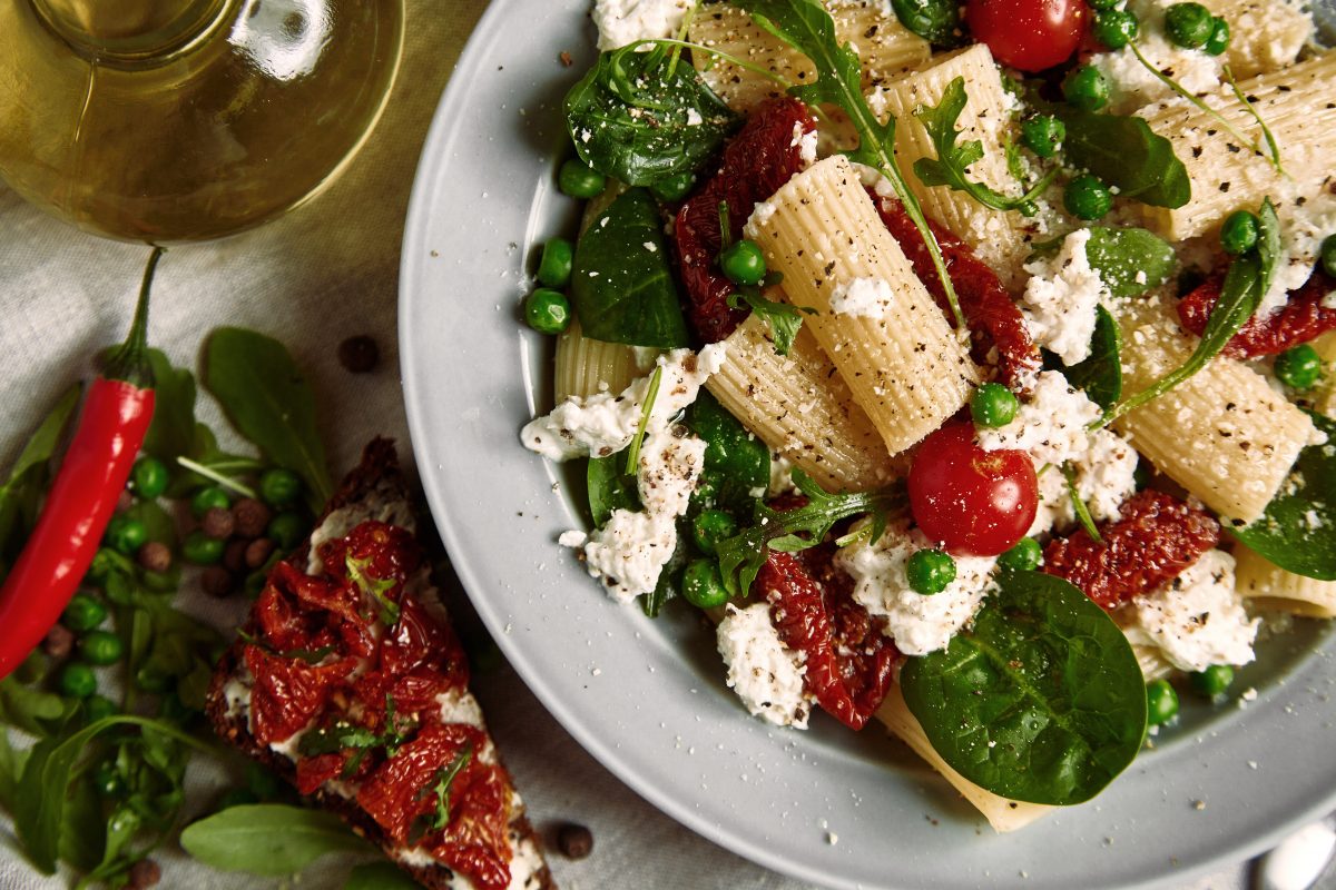 paccheri rigati con burrata e AdobeStock 395748861