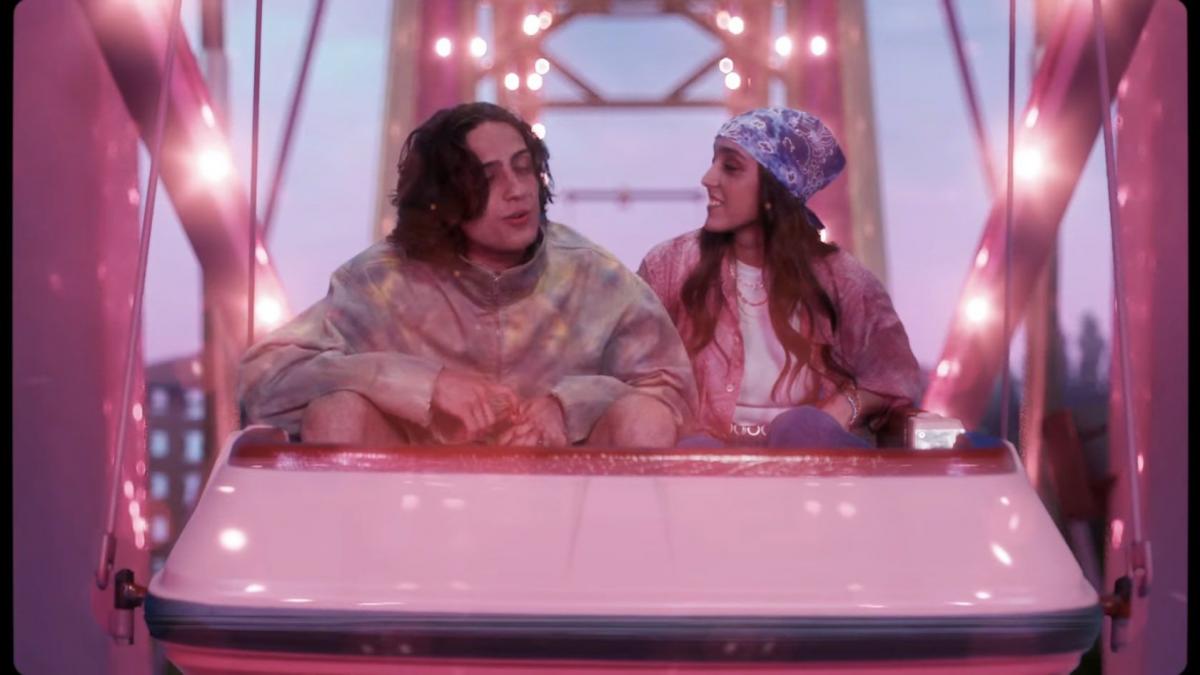 sangiovanni parla del suo rapporto giulia stabile ringrazia sangiovanni dopo luscita del videoclip di malibu 2647362