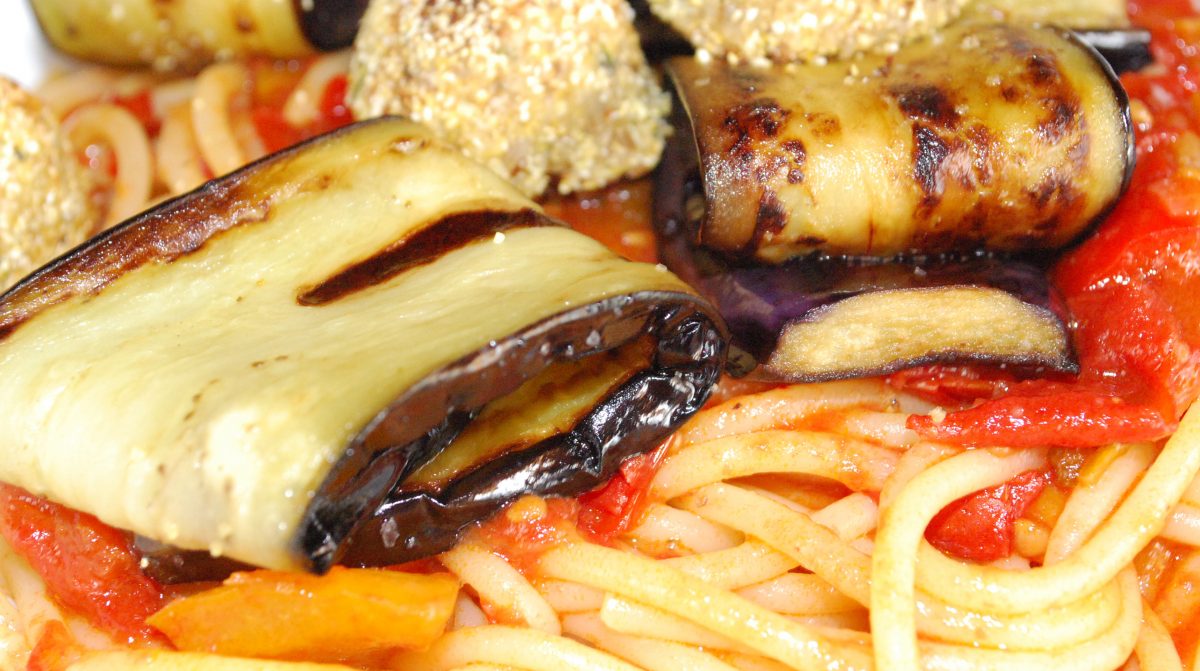 sfiziosissimi spaghetti alle melanzane AdobeStock 248247314 2