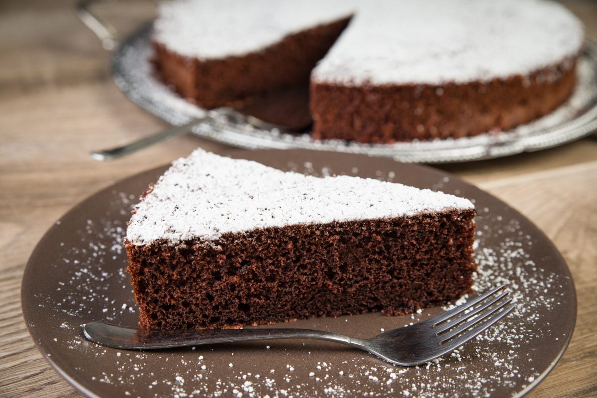 torta al cacao dietetica e AdobeStock 229599169