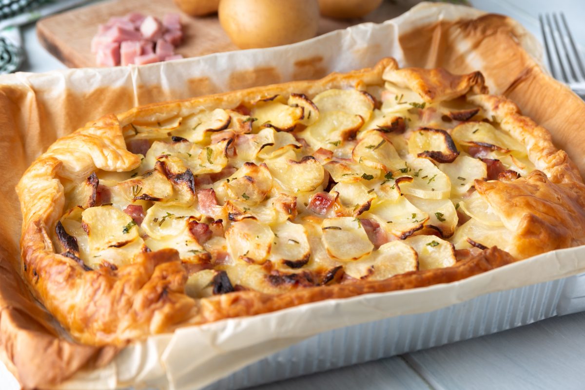 torta rustica di patate prosciutto AdobeStock 304011512 1