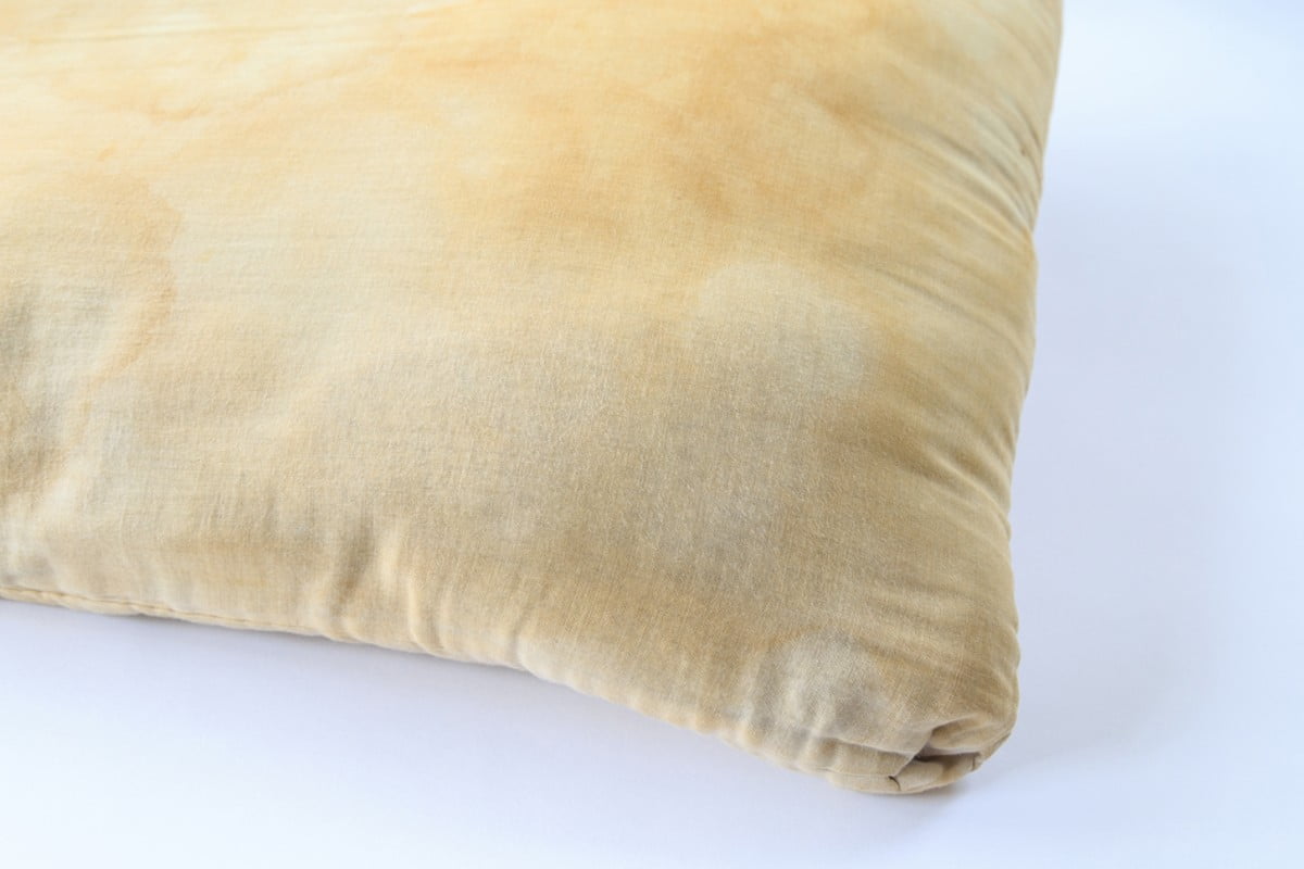 3 modi per rinfrescare i cuscini macchie di sudore