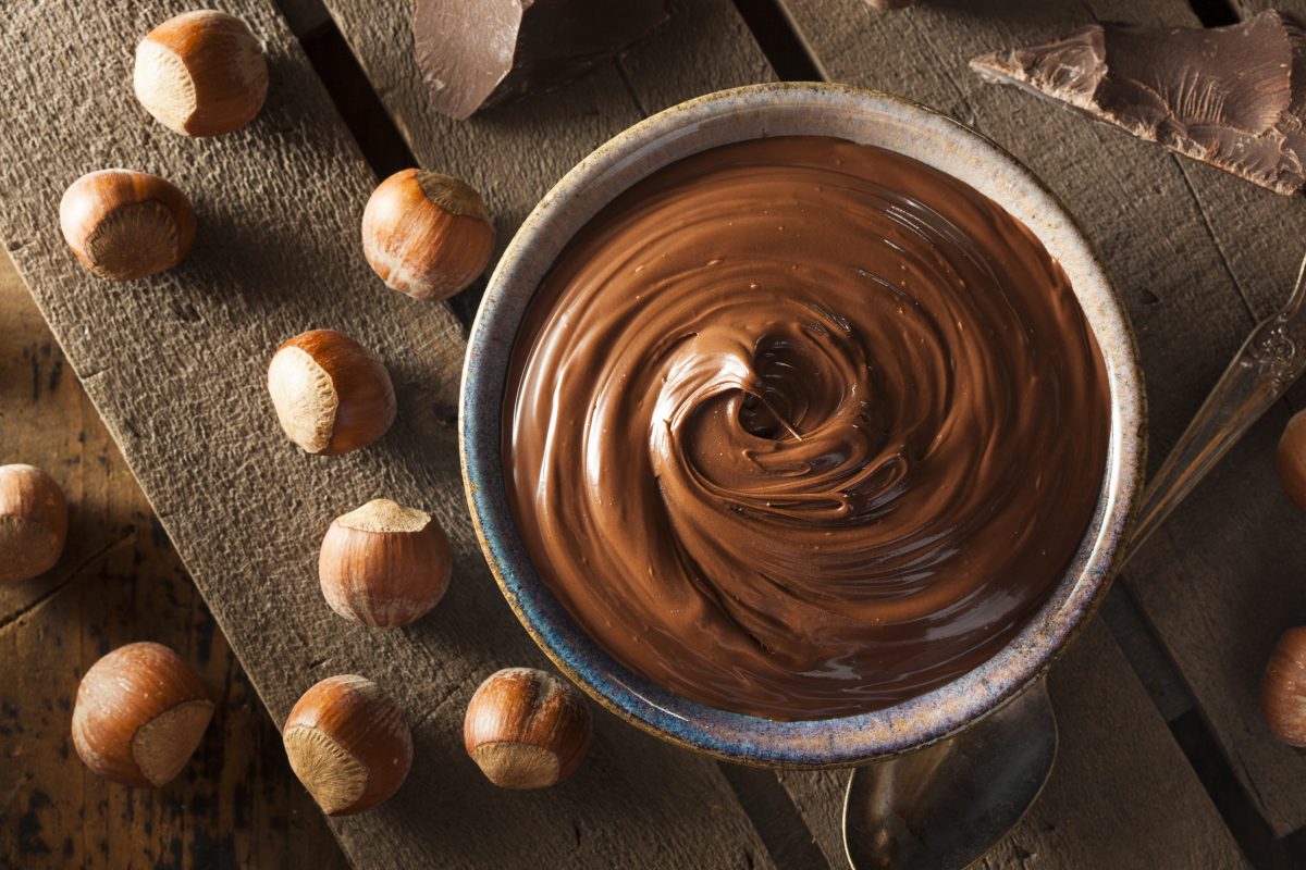 crema alla nocciola vegana e AdobeStock 71284009