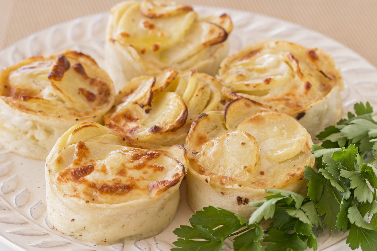 il rotolo di crespelle con AdobeStock 217017439