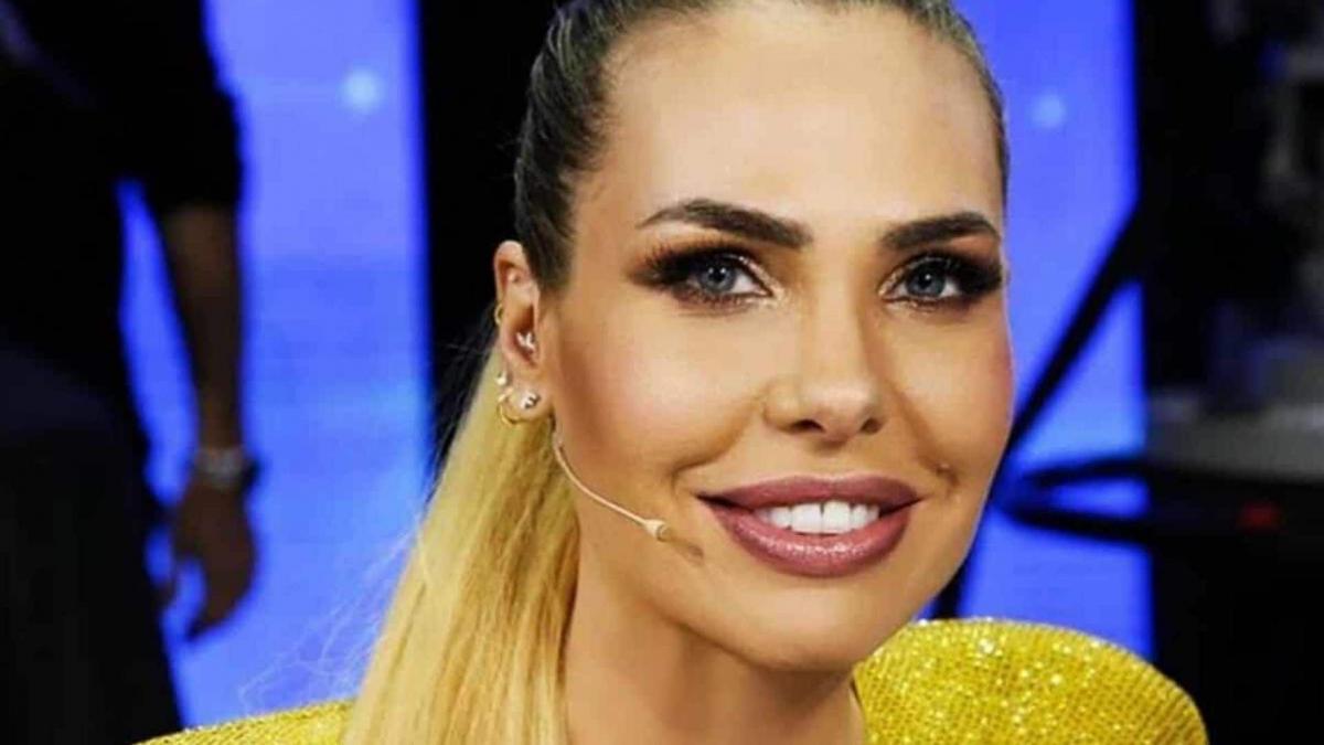 ilary blasi incanta i tanti ilary blasi contro il settimanale gente grazie per aver messo in copertina il lato b di mia figlia 2506548