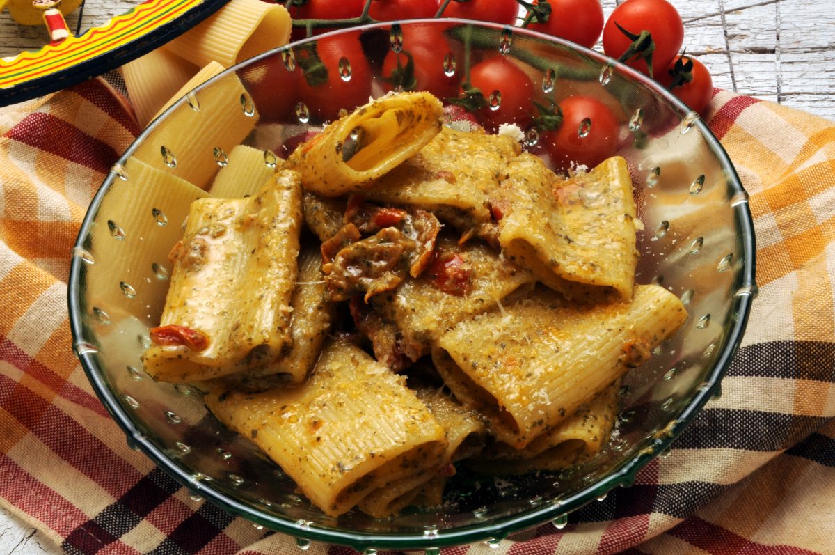 paccheri rigati melanzane e nduja AdobeStock 157600965 1