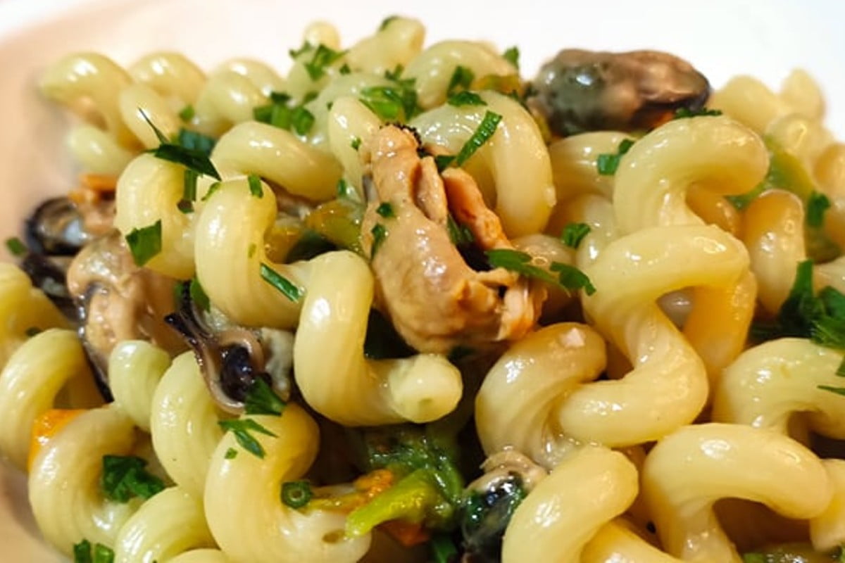 pasta cozze e fiori di pasta cozze e fiori di zucca