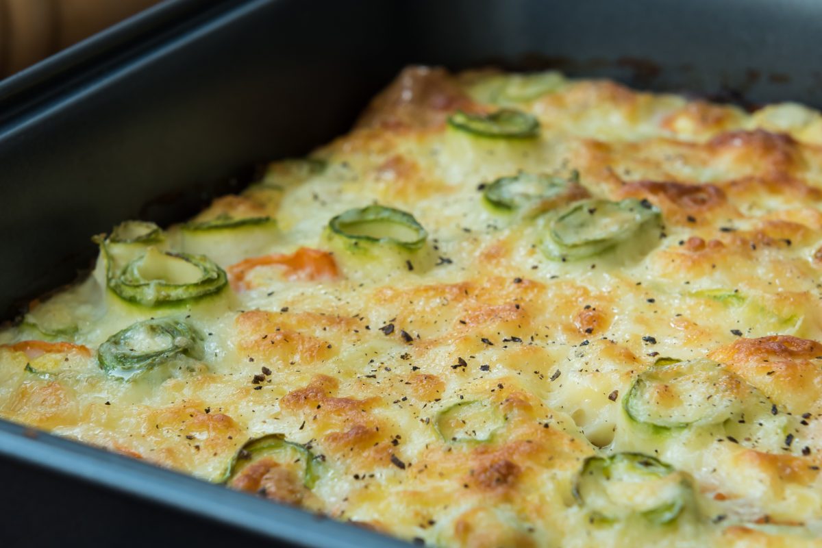 pasta e zucchine pronta in AdobeStock 126962006