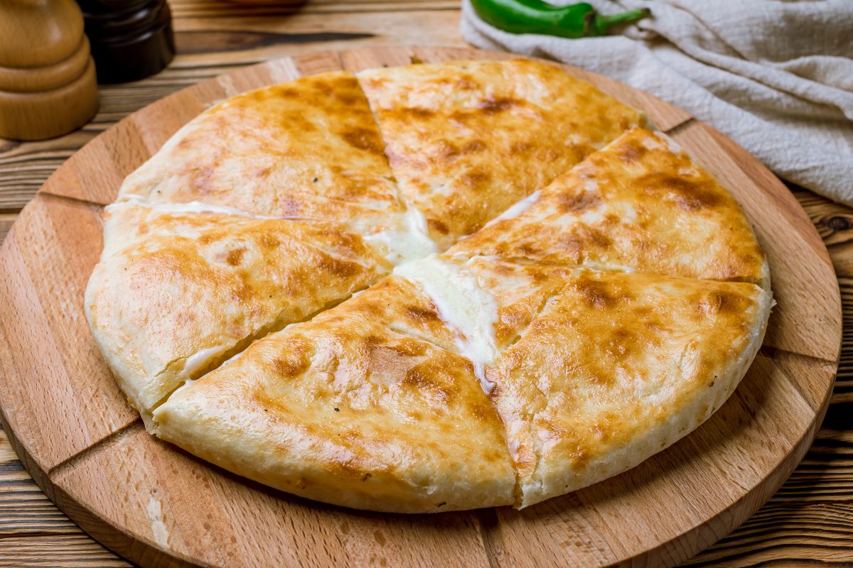 pizza ripiena in padella soluzione AdobeStock 220734579