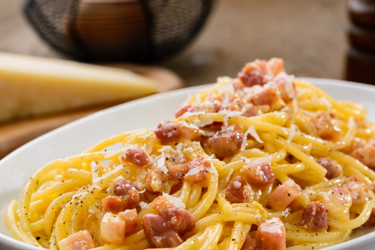 spaghetti alla carbonara il classico AdobeStock 58829565