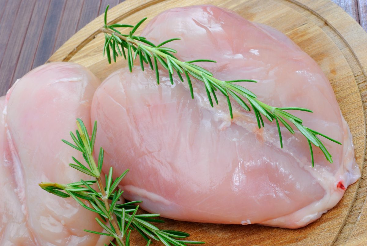 trasformare un normale petto di AdobeStock 56117626