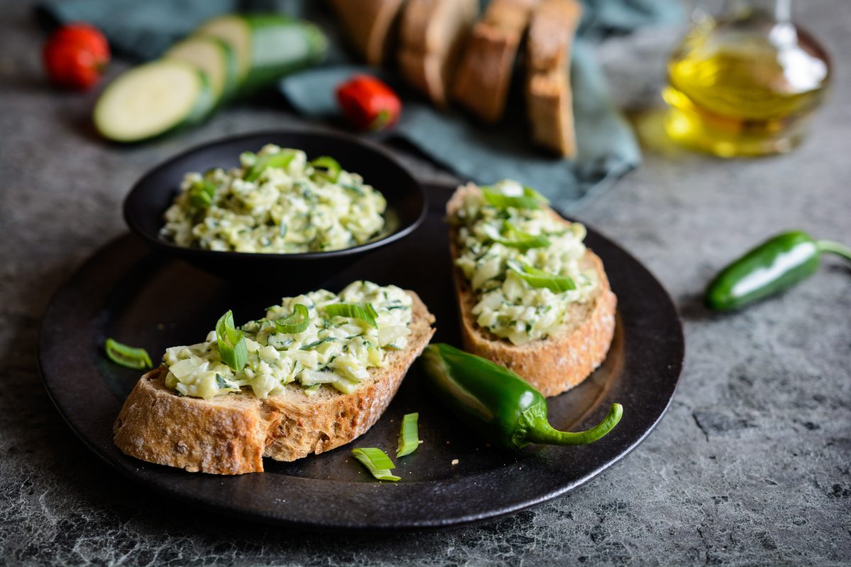 zucchine da spalmare fresche e AdobeStock 188024101 1
