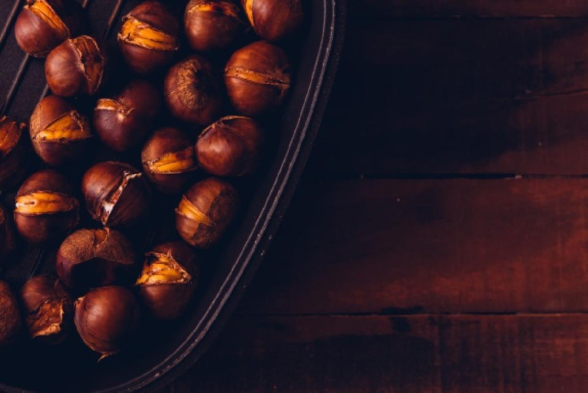 colesterolo e glicemia quel che chestnuts bowl flat lay dark wooden table 176474 1983