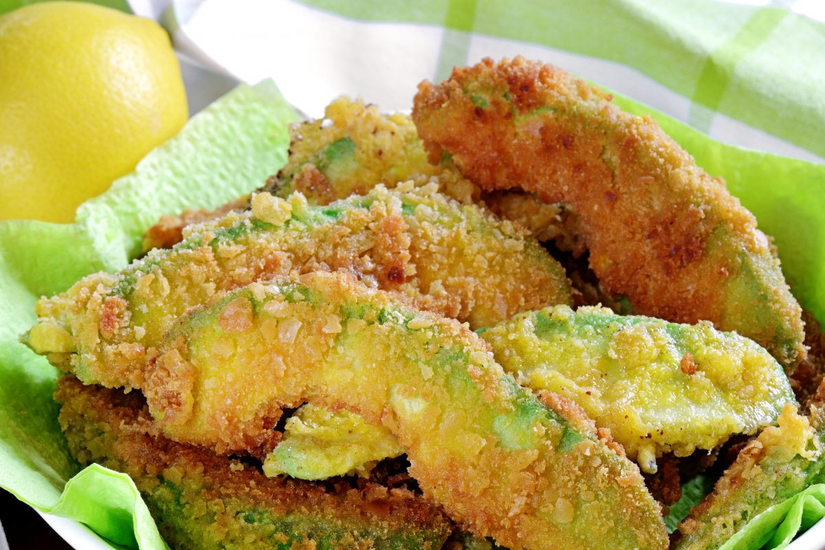 patatine di avocado al forno AdobeStock 137166640