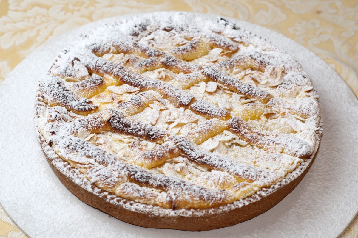 crostata di natale con crema AdobeStock 79385054 1