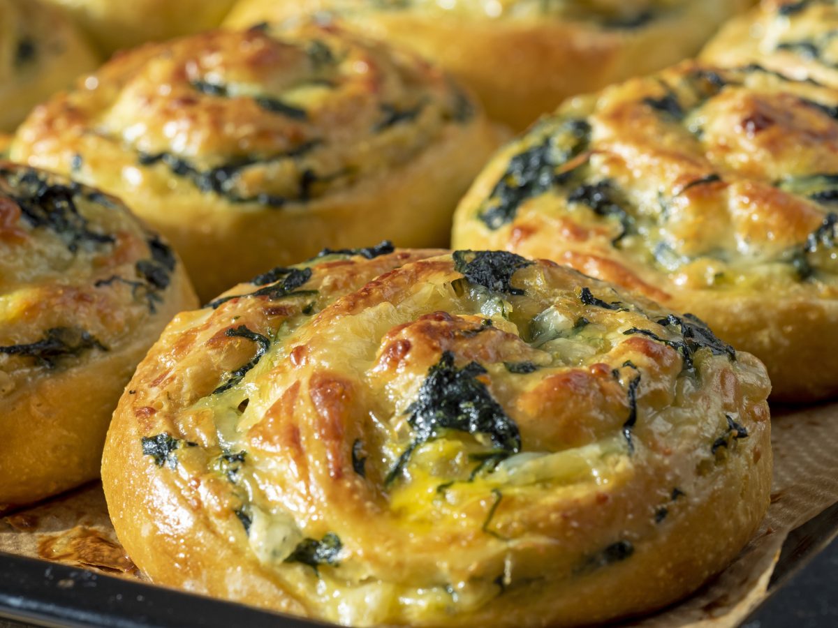 girelle di sfoglia con spinaci AdobeStock 420179771