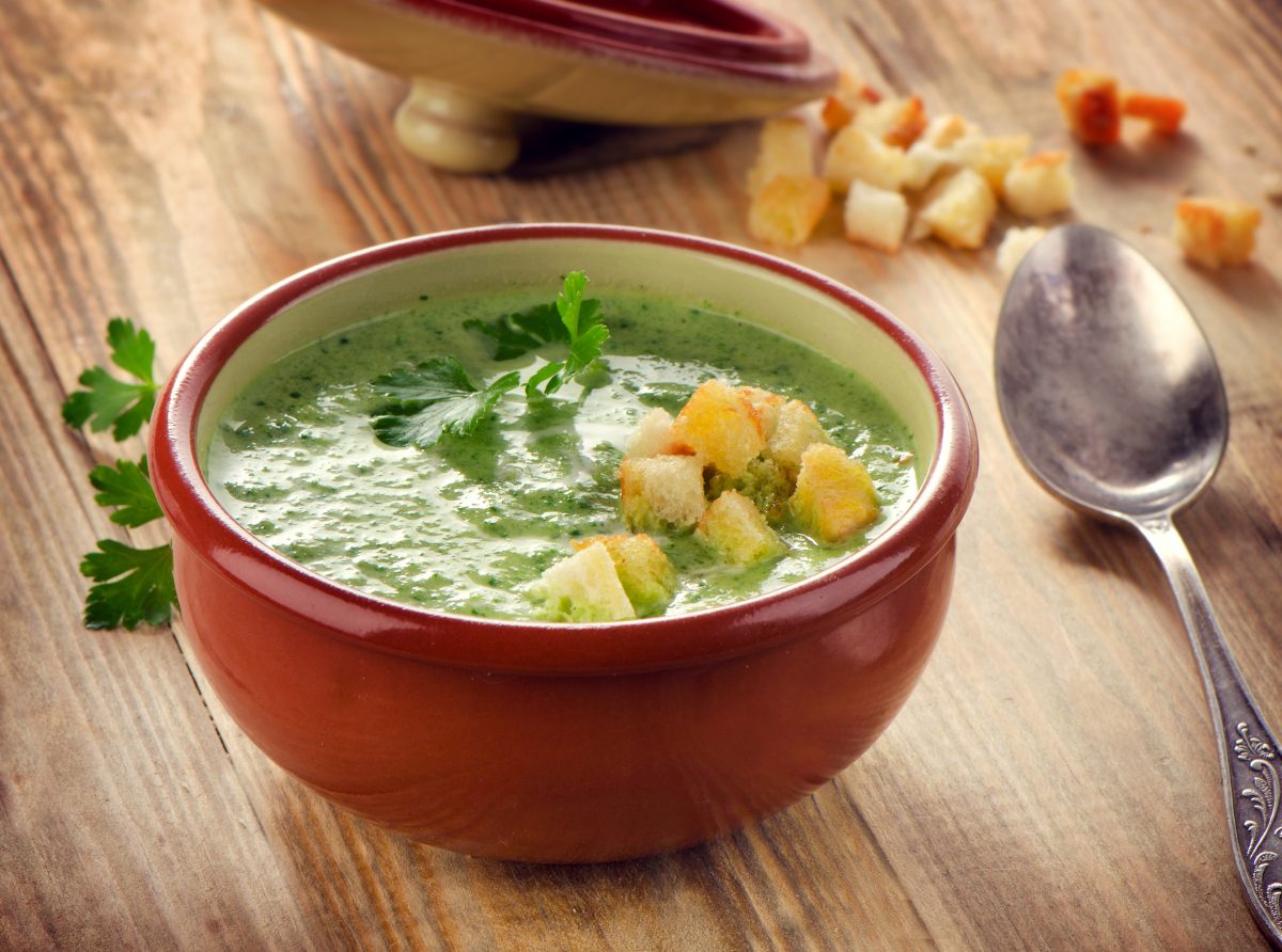 la zuppa di zucchine light AdobeStock 133184686