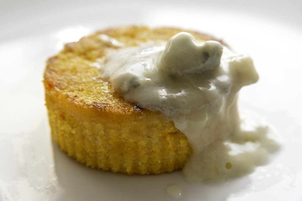 medagliioni di polenta con salsa 2