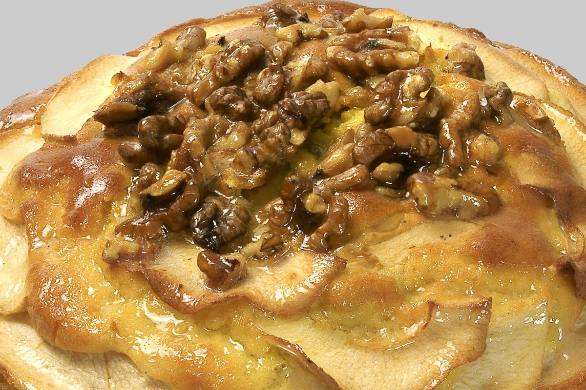 mescola le mele con le torta mele e noci 1