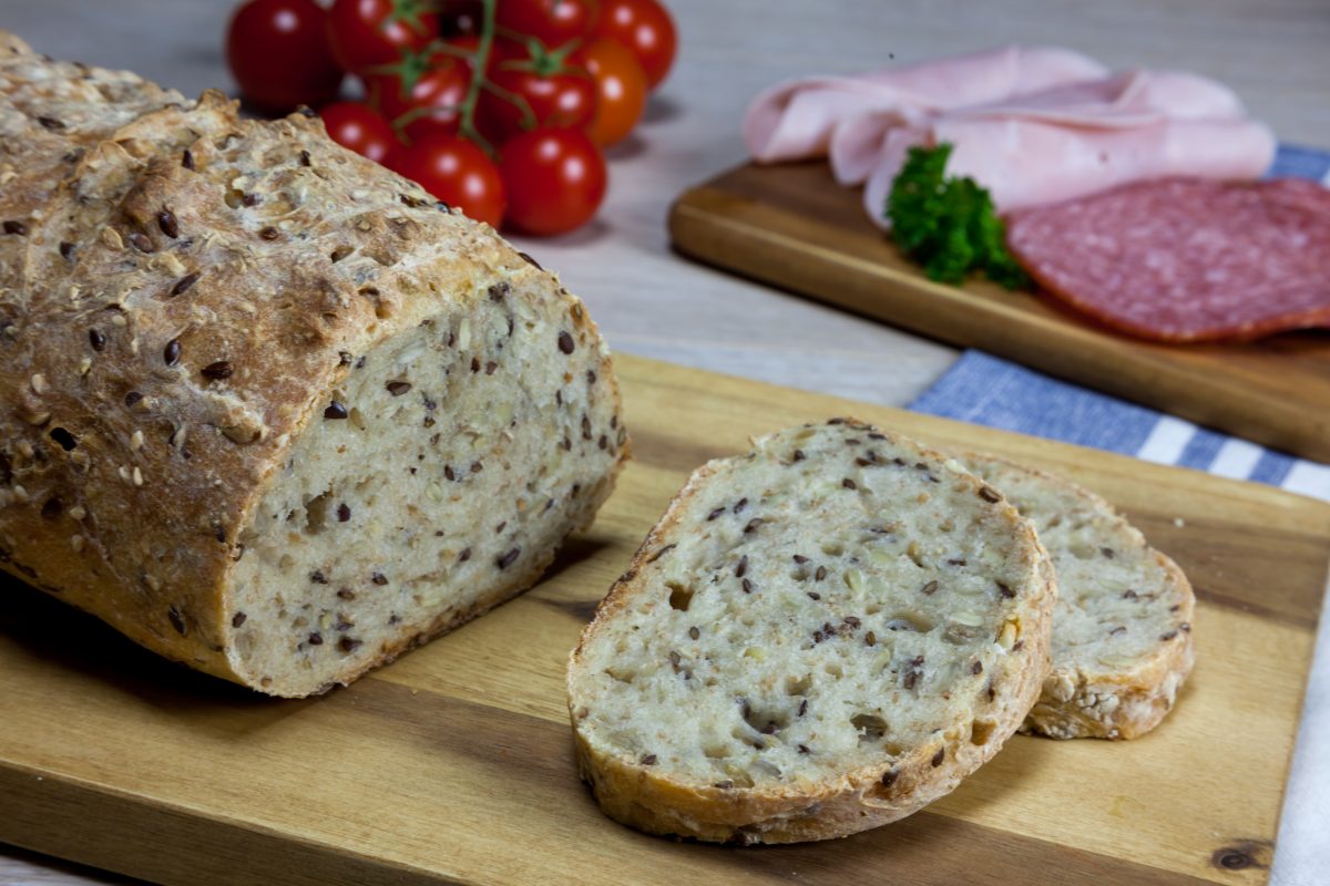 pane ai semi senza farina AdobeStock 181811825